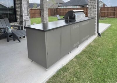 10-ft Cappuccino, Shaker doors, Delta 32″ grill