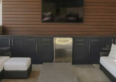 16-ft Linear Anthracite w/ Shaker doors, fridge & toe kicks