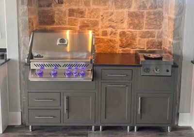 7.5-ft Linear Cappuccino w/ Shaker doors, 32″ grill & single-burner Le Griddle