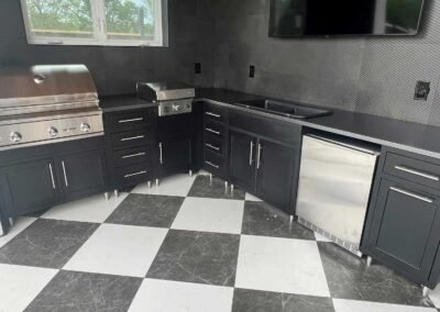 Textured Black L-shape, Shaker doors, Delta 32″ grill, griddle & fridge