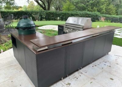 Textured Black U-shape w/ Standard doors & Copper-Vein countertops